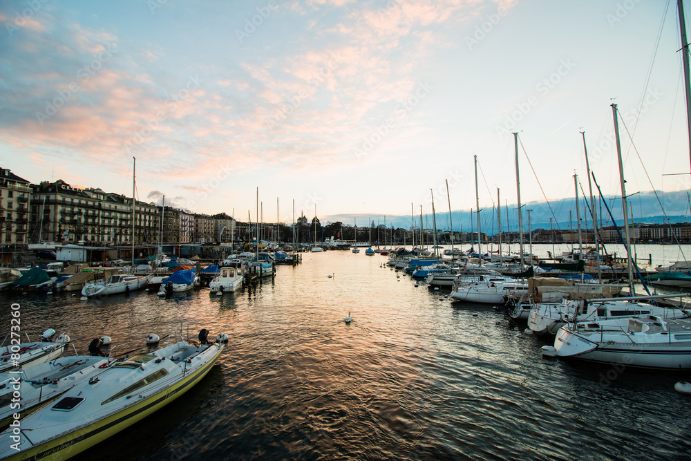 Fototapeta premium Golden Hour at Quai Gustave Ador, Geneva, Switzerland