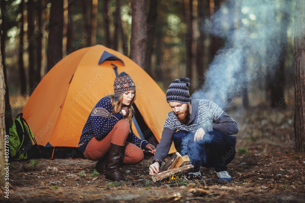 Couple tent camping in the wilderness - obrazy, fototapety, plakaty 