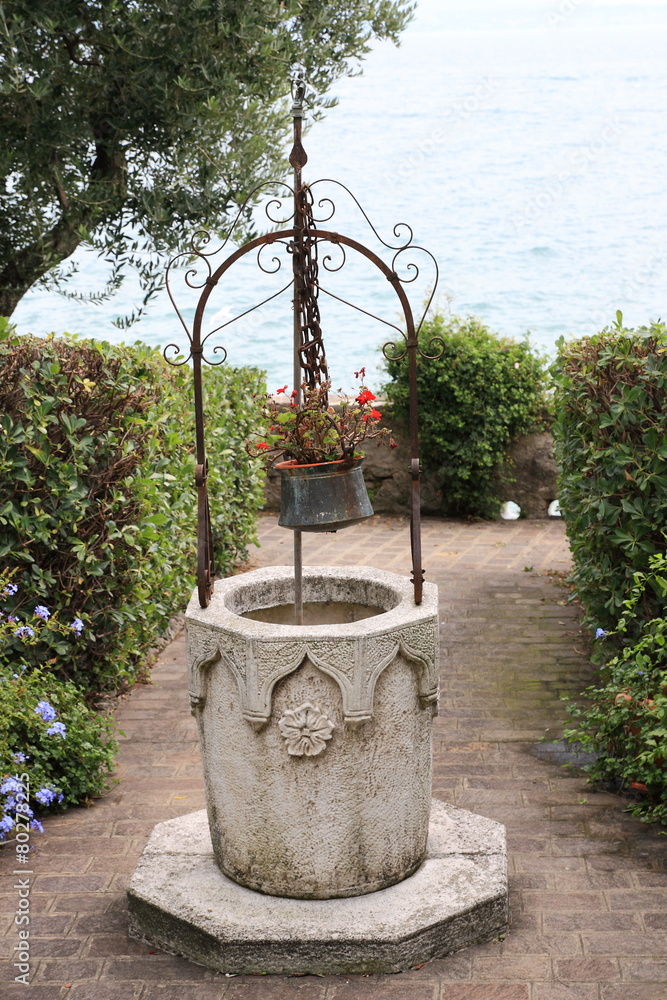 alter Brunnen Ziehbrunnen