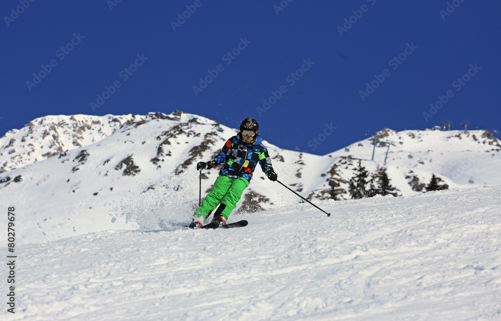 vermummter Skifahrer