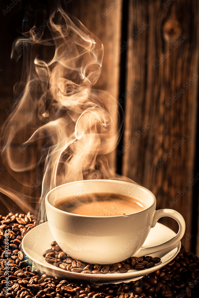 Fototapeta Aromatowa filiżanka do kawy z prażonymi nasionami