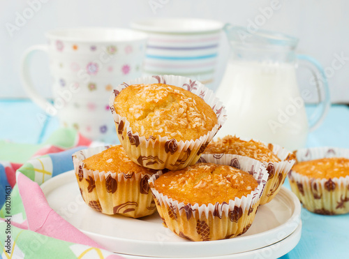 Muffins "Pina Colada" with pineapple and coconut