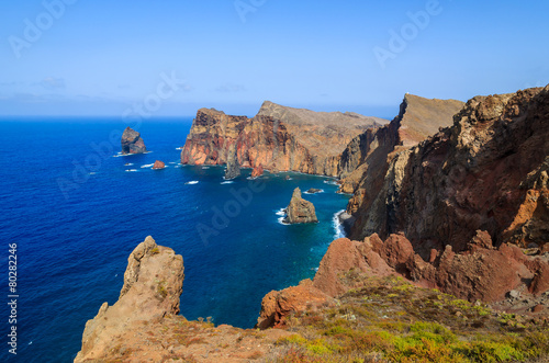 Beatiful coast with high cliffs on Madeira island, Portugal © pkazmierczak