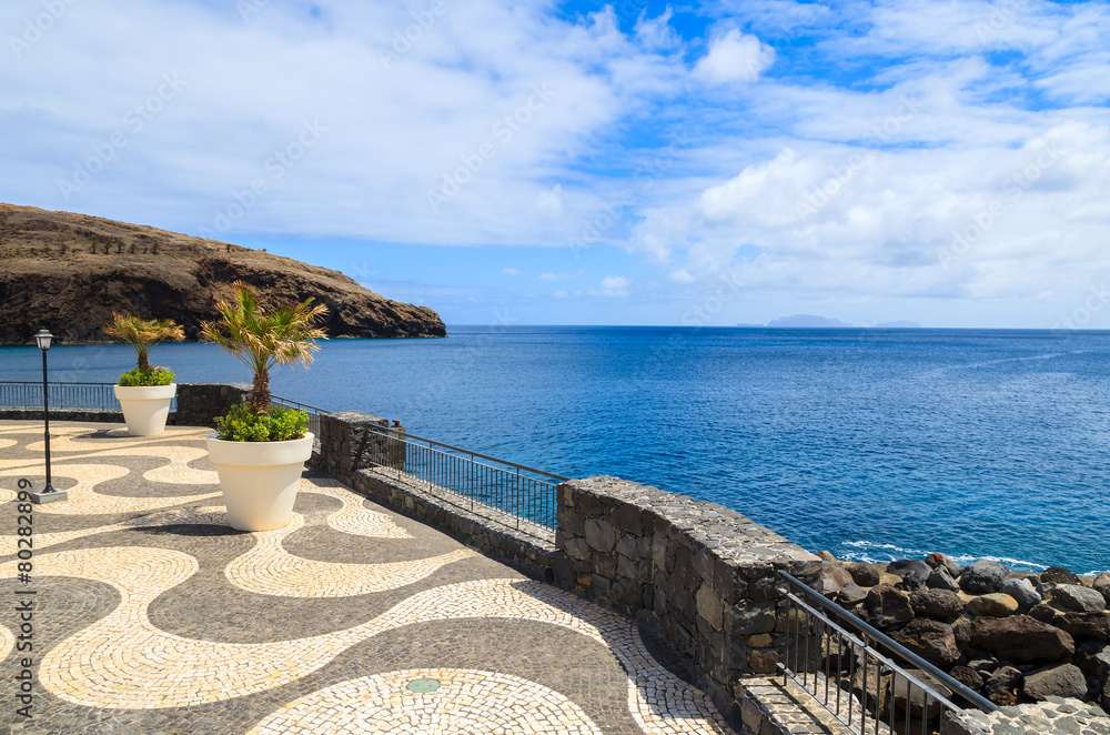 Φωτογραφία Promenade on coast of Madeira island in summer time, Portugal