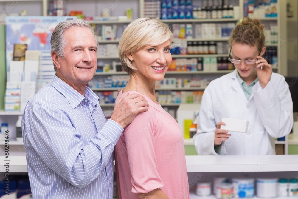 Obraz premium Costumers smiling to camera