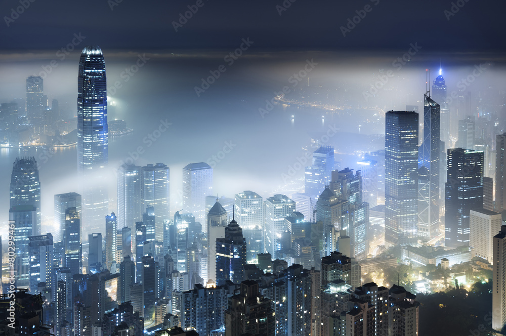 Obraz premium Misty night view of Victoria harbor in Hong Kong city