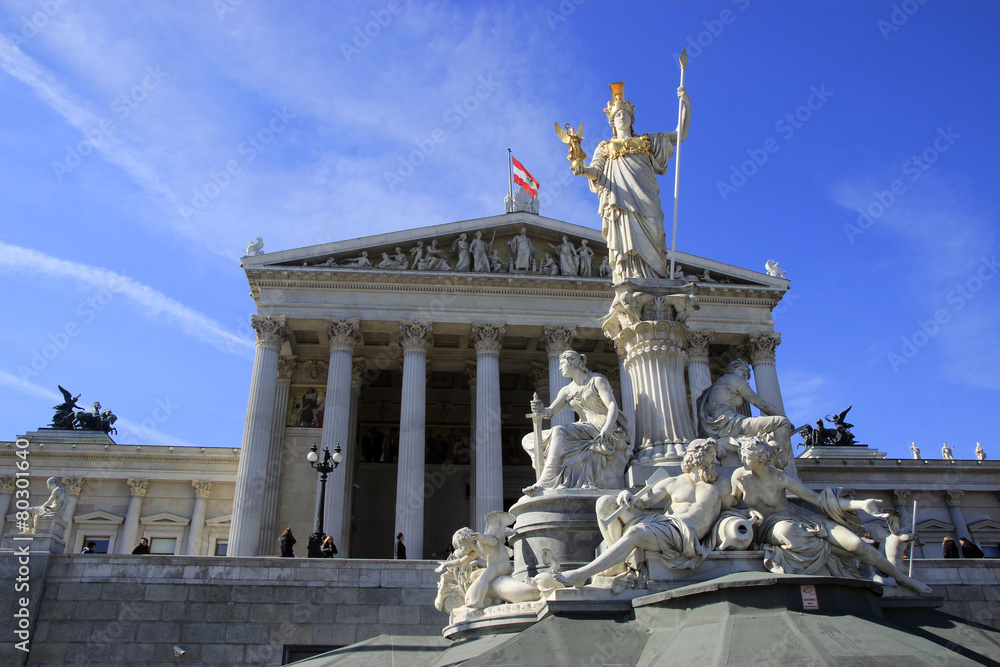 Obraz premium Statue in front of the Austrian Parliament in Vienna