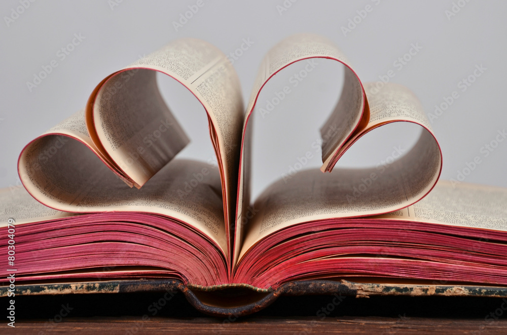 herzen, liebe, buch StockFoto Adobe Stock