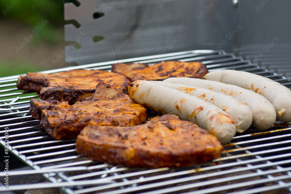Fleisch und Wurst grillen Fleisch und Wurst grillen