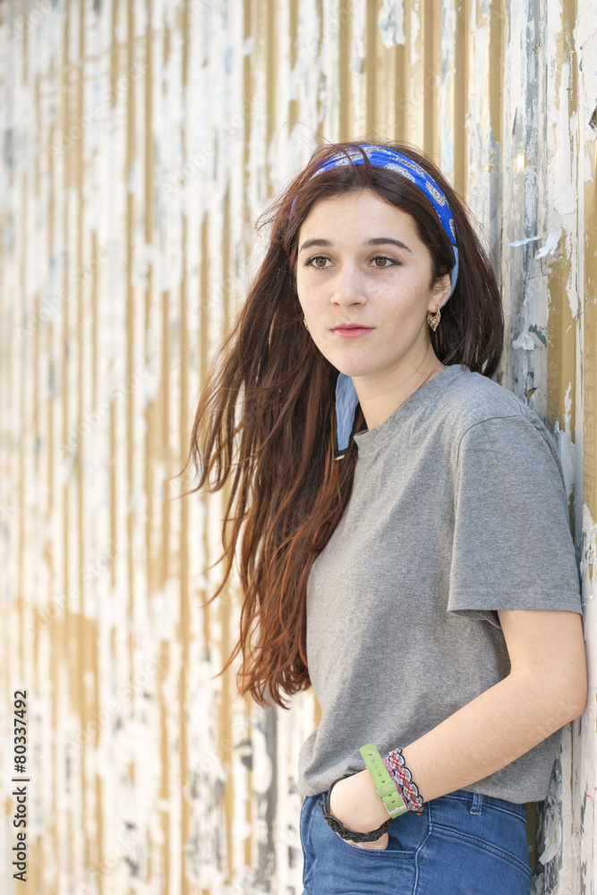 Obraz premium Beautiful caucasian young woman looking away.