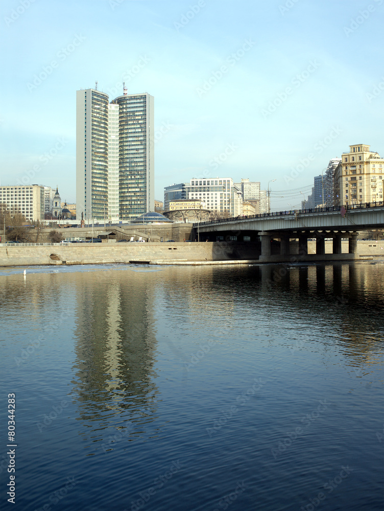 Naklejka premium Moscow government building on Moskva-river embankment