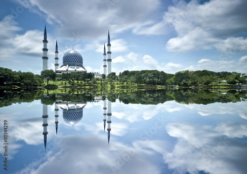 Foto The Beautiful Sultan Salahuddin Abdul Aziz Shah Mosque
