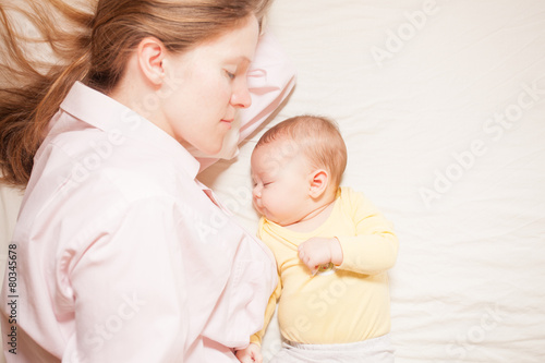 co-sleeping mother and baby