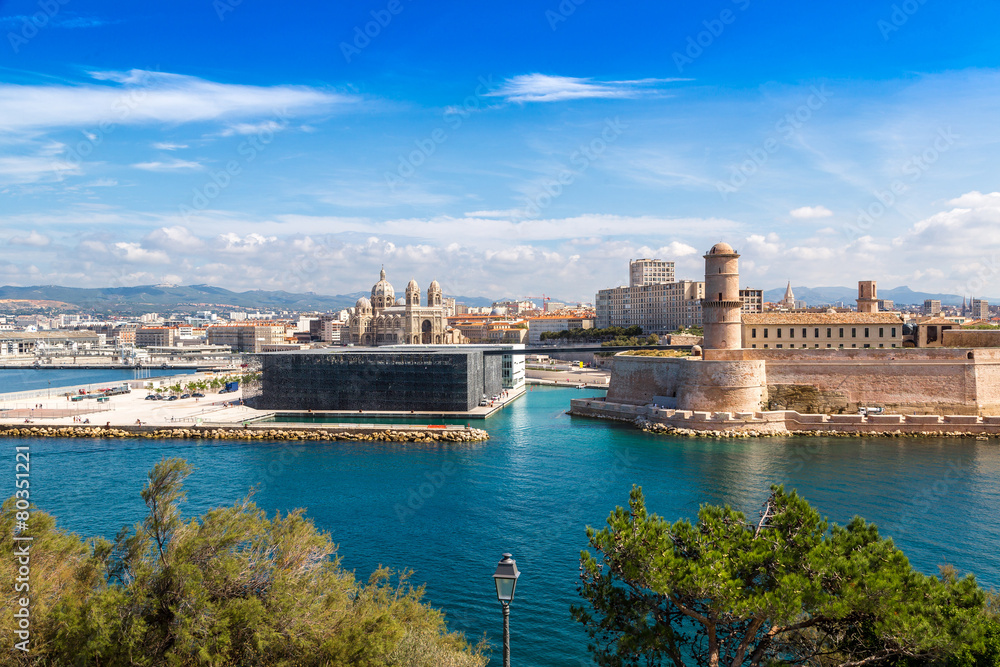 Obraz premium Saint Jean Castle and Cathedral de la Major in Marseille