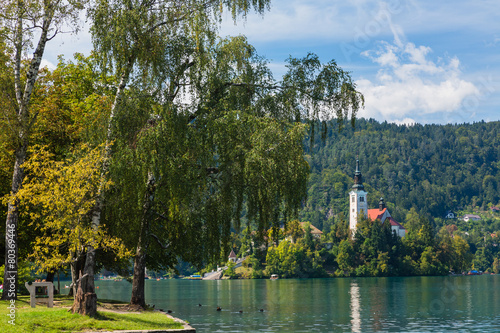 スロベニア ブレッド湖に浮かぶ聖マリア教会