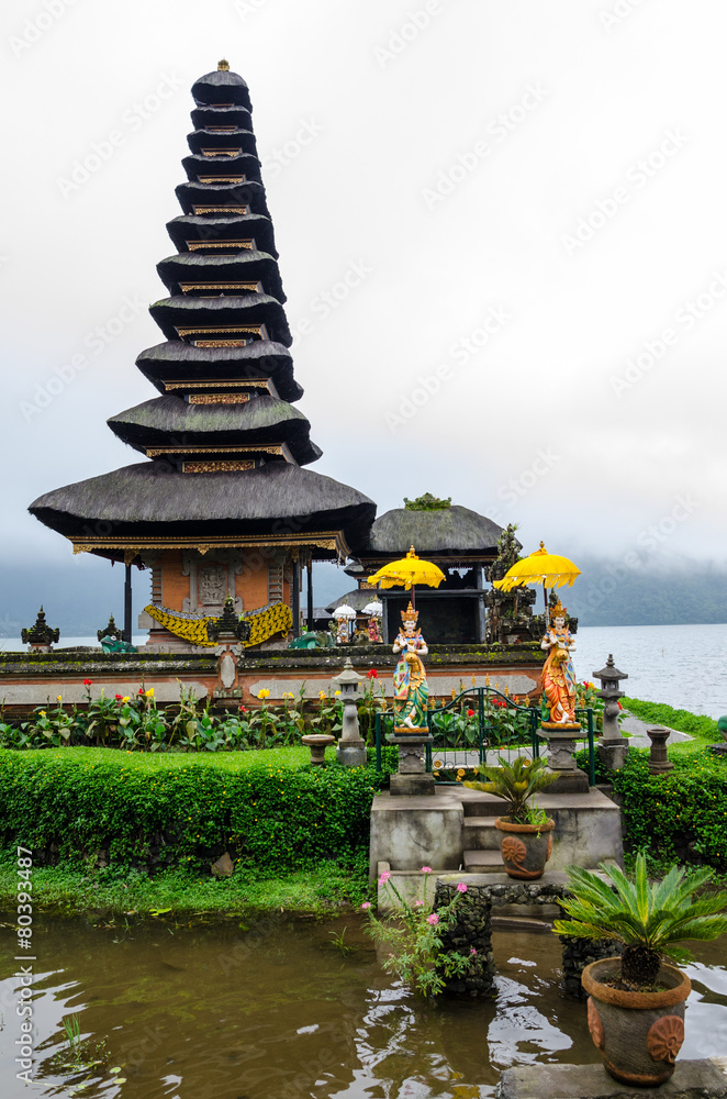 Ulun Danu Temple, Bali, Indonesia Ulun Danu Temple, Bali, Indonesia