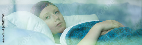 Canvastavla Young woman suffering from cancer