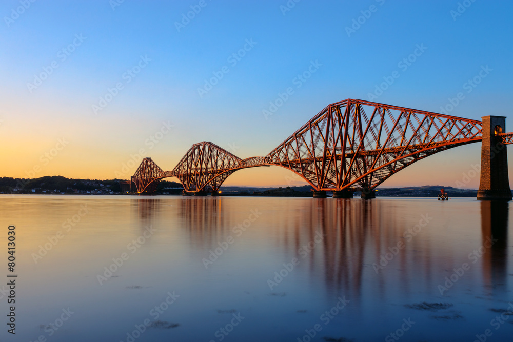 Naklejka premium The Forth Rail Bridge in Scotland at sunset