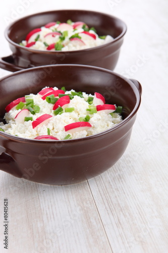 Cottage cheese with radish and chives