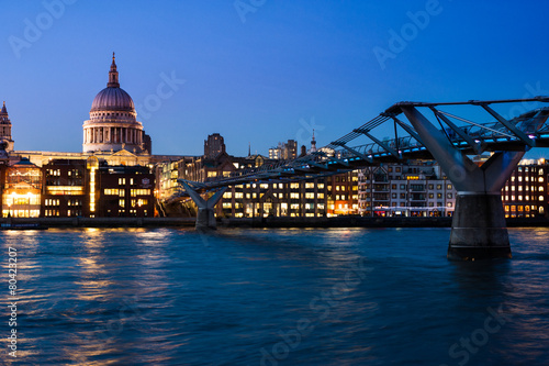 Fototapeta Naklejka Na Ścianę i Meble -  London skyline - millenium bridge at sunset