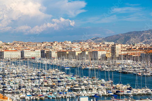 Fototapeta Naklejka Na Ścianę i Meble -  Old port  in Marseille, France