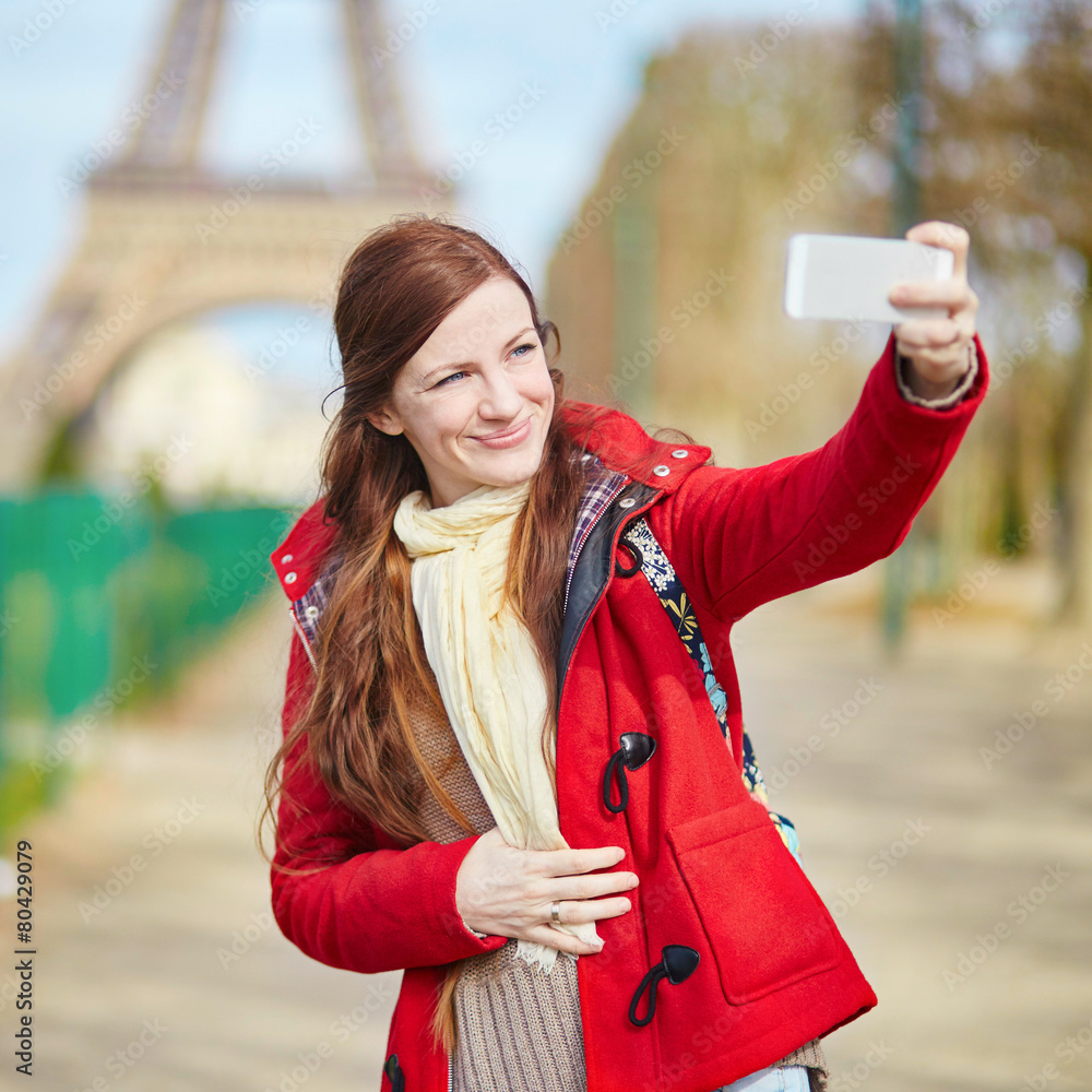 Fototapeta premium Young tourist in Paris doing selfie