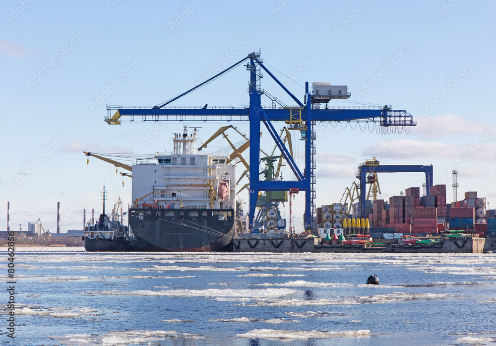 Fototapeta premium marine cargo port