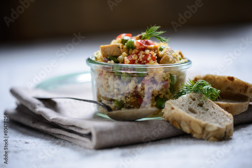 Veganer Coucous-Tofu-Salat photo