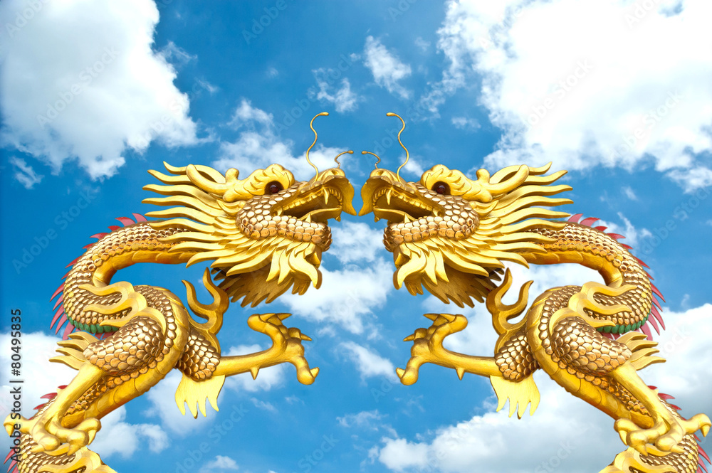 Fototapeta premium golden Chinese dragon on sky