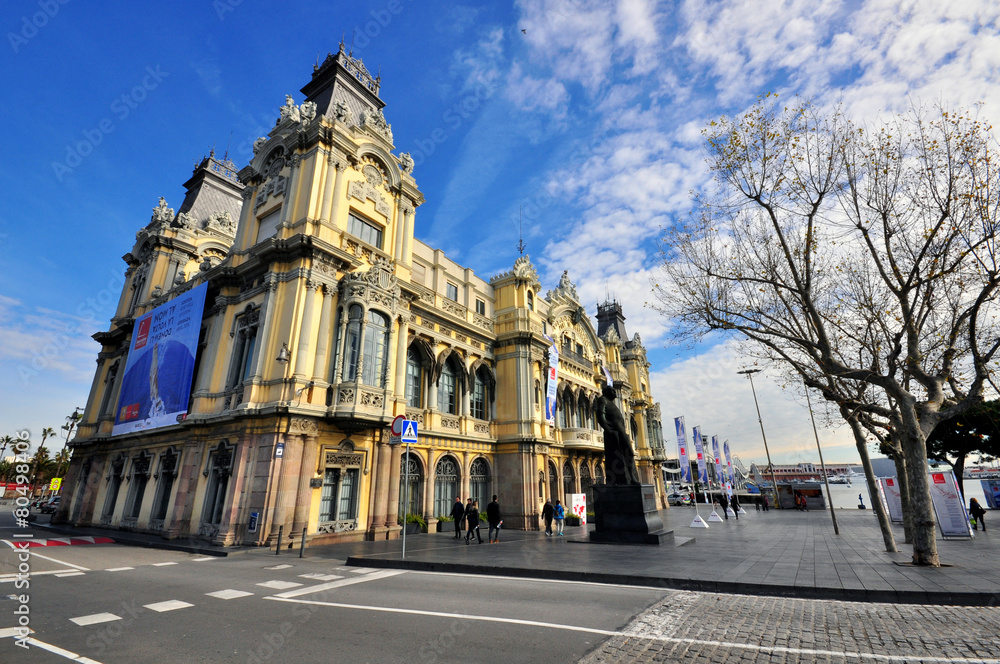 Fototapeta premium Barcelona port building