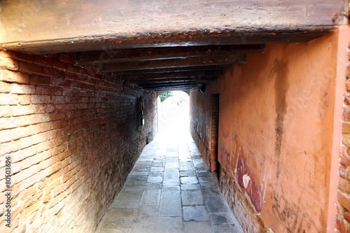 Fototapeta Naklejka Na Ścianę i Meble -  porch in red brick in venice italy
