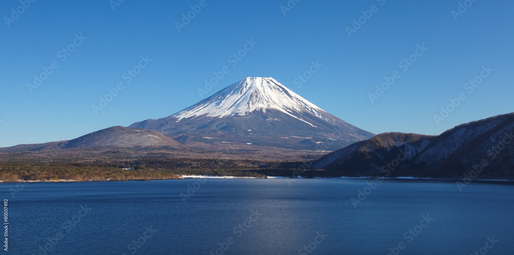 Beautiful Lake Motosu and Mountain Fuji in winter season