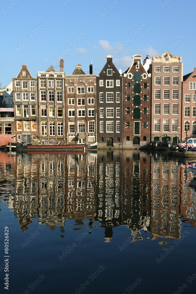 Amsterdam Hausfassaden Spiegelung Damrak