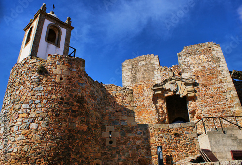 Tableau sur toile Ruins of Cristovao de Moura palace in Castelo Rodrigo, Portugal