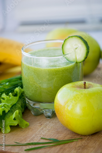 Green smoothie with apples and banana