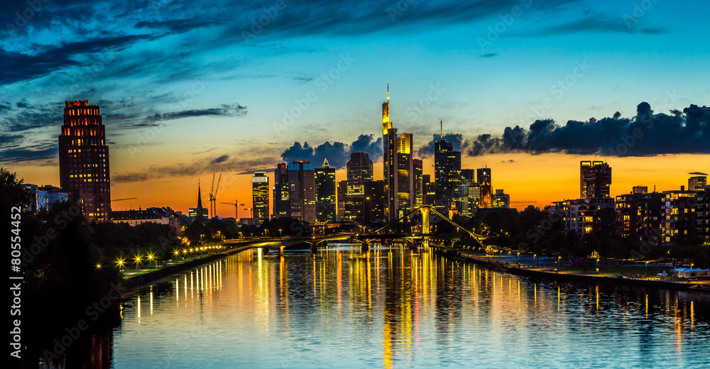 Obraz premium Frankfurt am Main during sunset