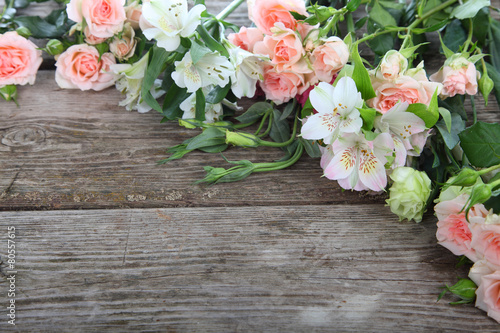 Bouquet of pink and white flowers © Elena Blokhina