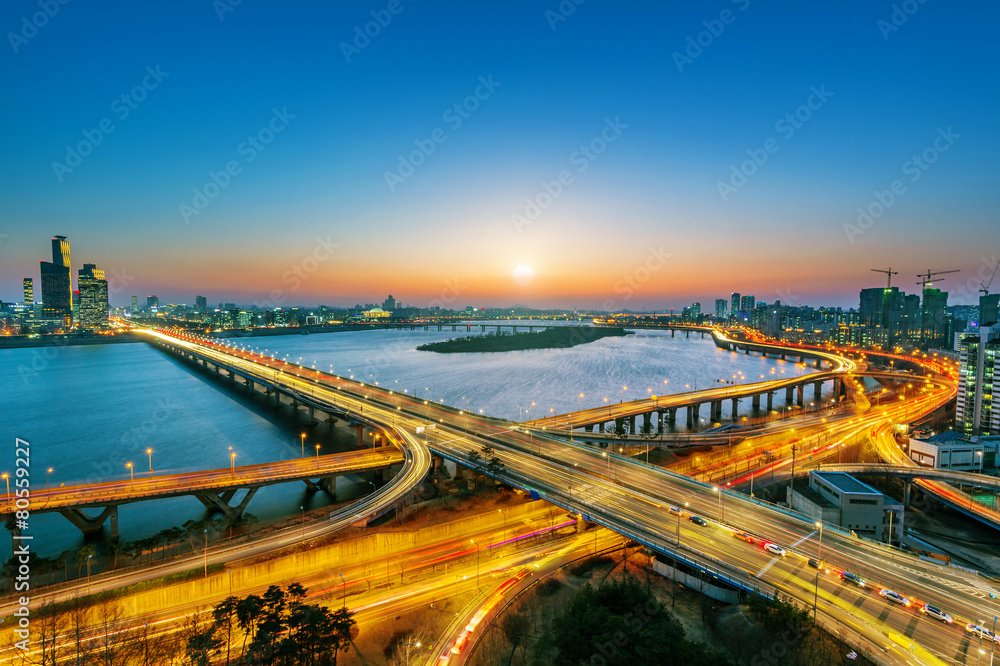 Fototapeta premium Mapo bridge and Seoul cityscape in Korea.