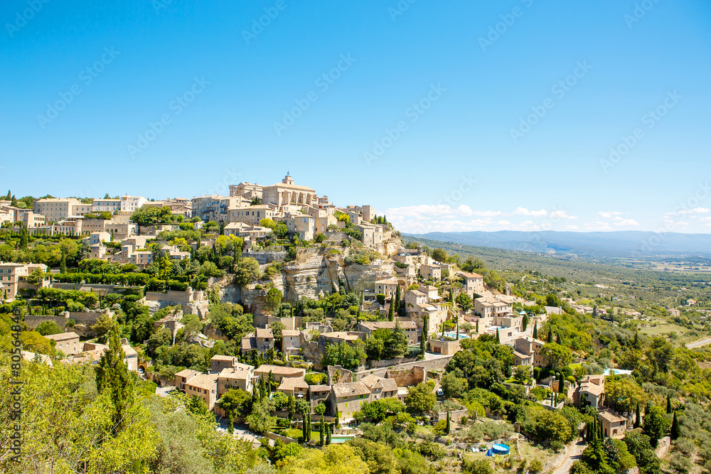 Obraz premium View on Gordes, a small typical town in Provence, France