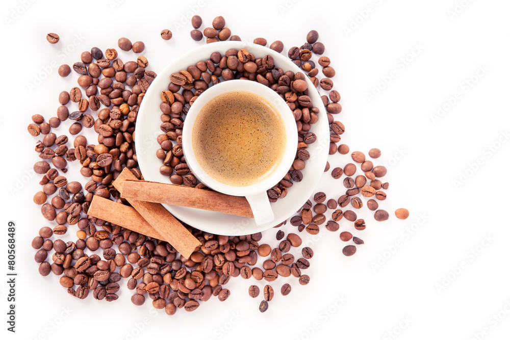 Obraz premium Coffee cup and beans on a white background