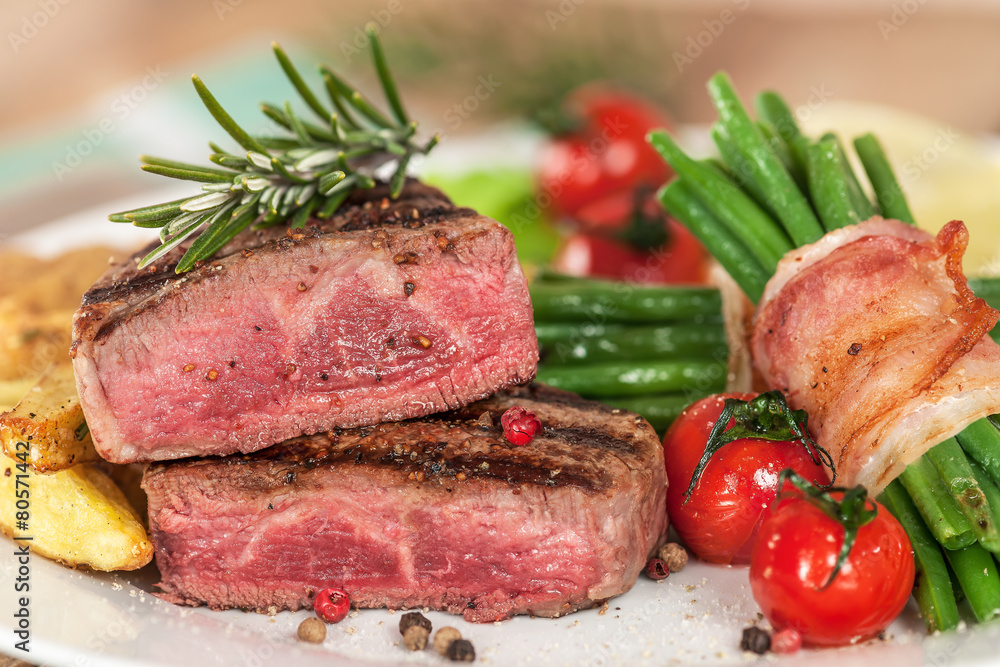Rinderfilet an Tomaten und Prinzessböhnchen Rinderfilet an Tomaten und Prinzessböhnchen