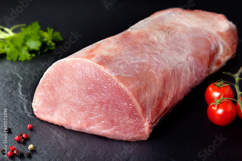 Carne de cerdo cruda fresca. Rollo de carne de cerdo sin cocinar photo