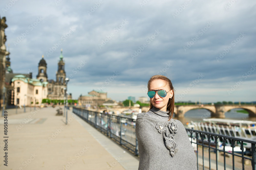 Obraz premium Beautiful urban woman in Dresden
