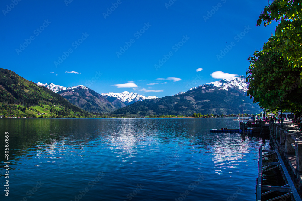 Zell am See mit Blick auf Zeller See und Hohe Tauern