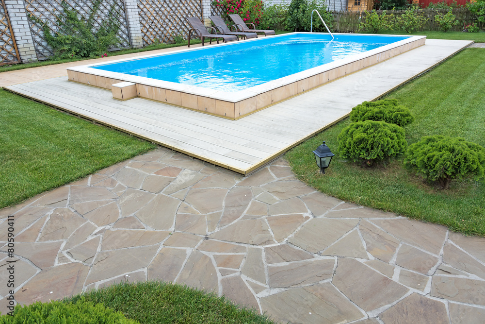 Naklejka premium Swimming pool in the yard of a private home.