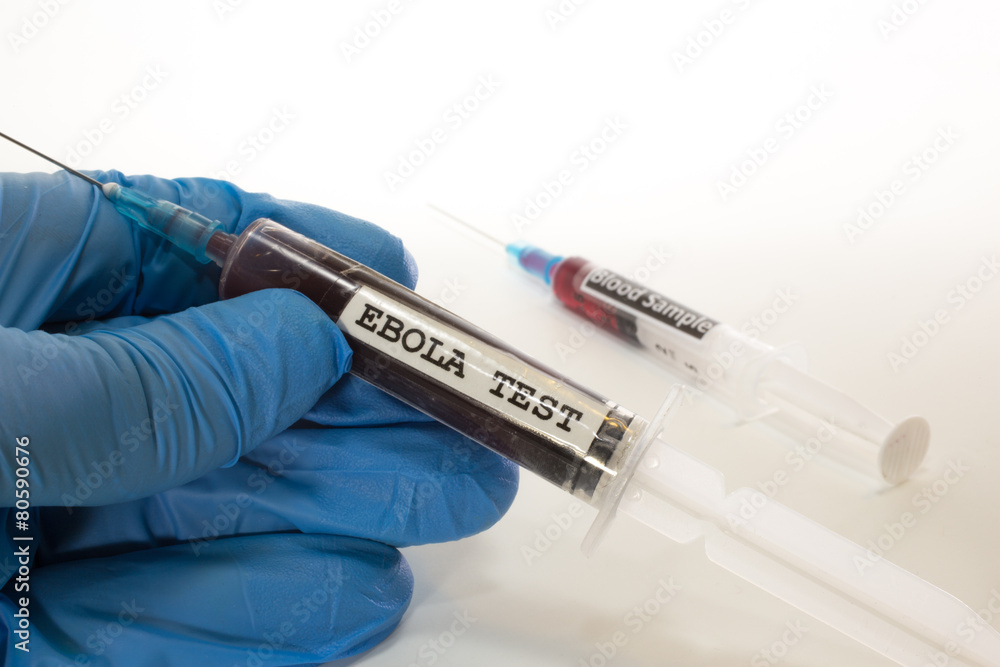 Obraz premium doctor with syringe with blood infected