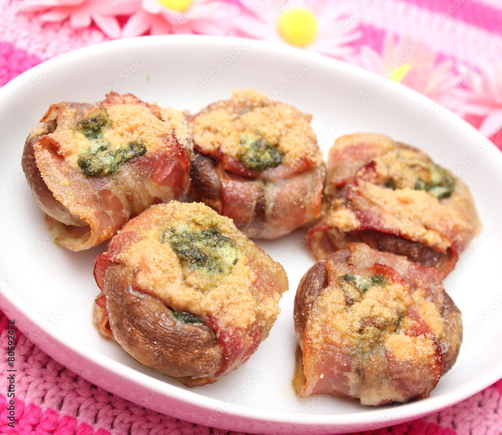 Champignons mit Speck und Bärlauchbutter Champignons mit Speck und Bärlauchbutter