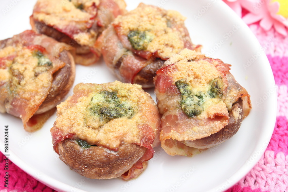 Champignons mit Speck und Bärlauchbutter Champignons mit Speck und Bärlauchbutter