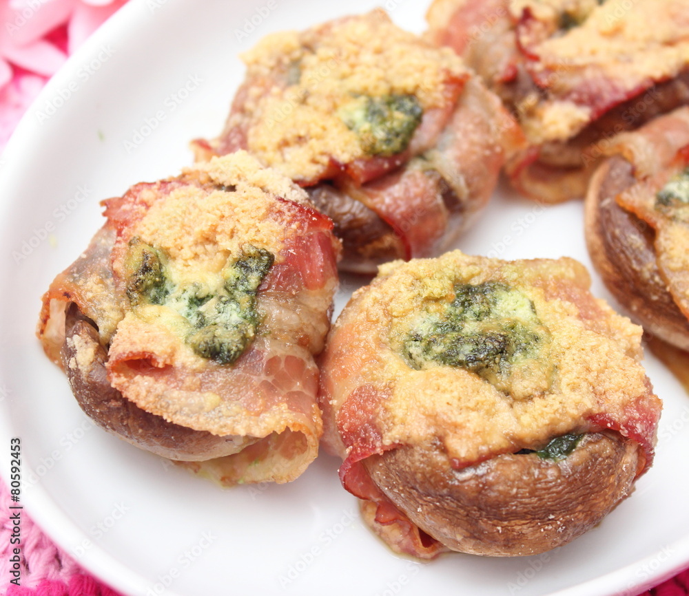 Champignons mit Speck und Bärlauchbutter Champignons mit Speck und Bärlauchbutter
