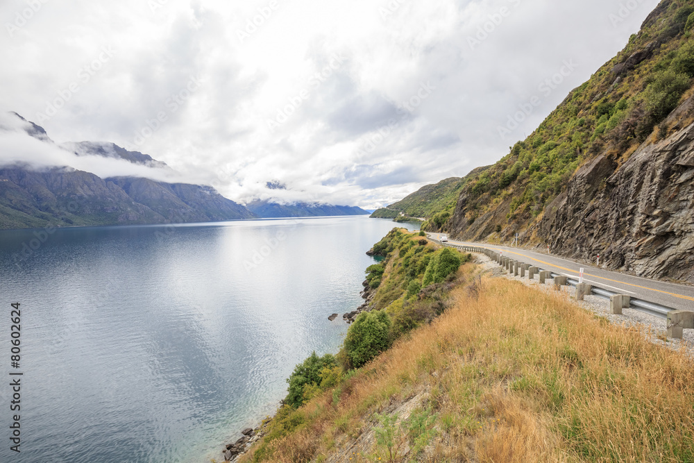 Road next to Lake Wakatipu Road next to Lake Wakatipu